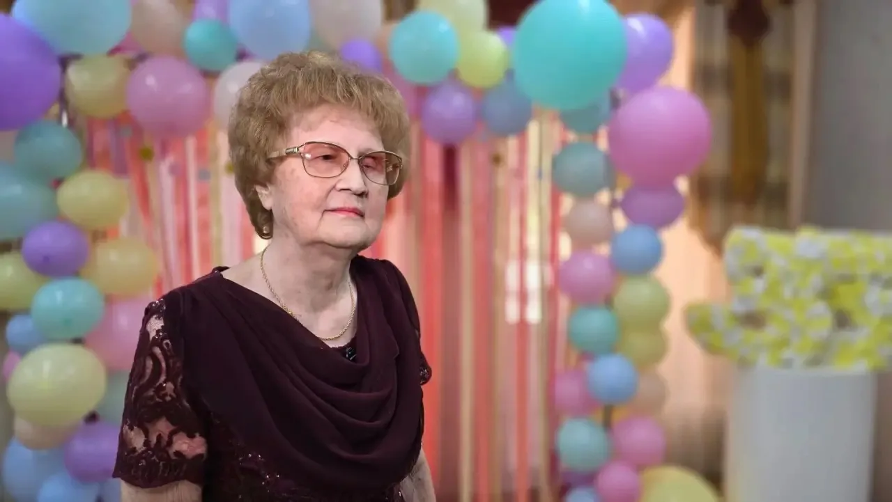 Люди Братска.
Сегодня свой 75-летний юбилей отмечает удивительная женщина, бессменный руководитель д