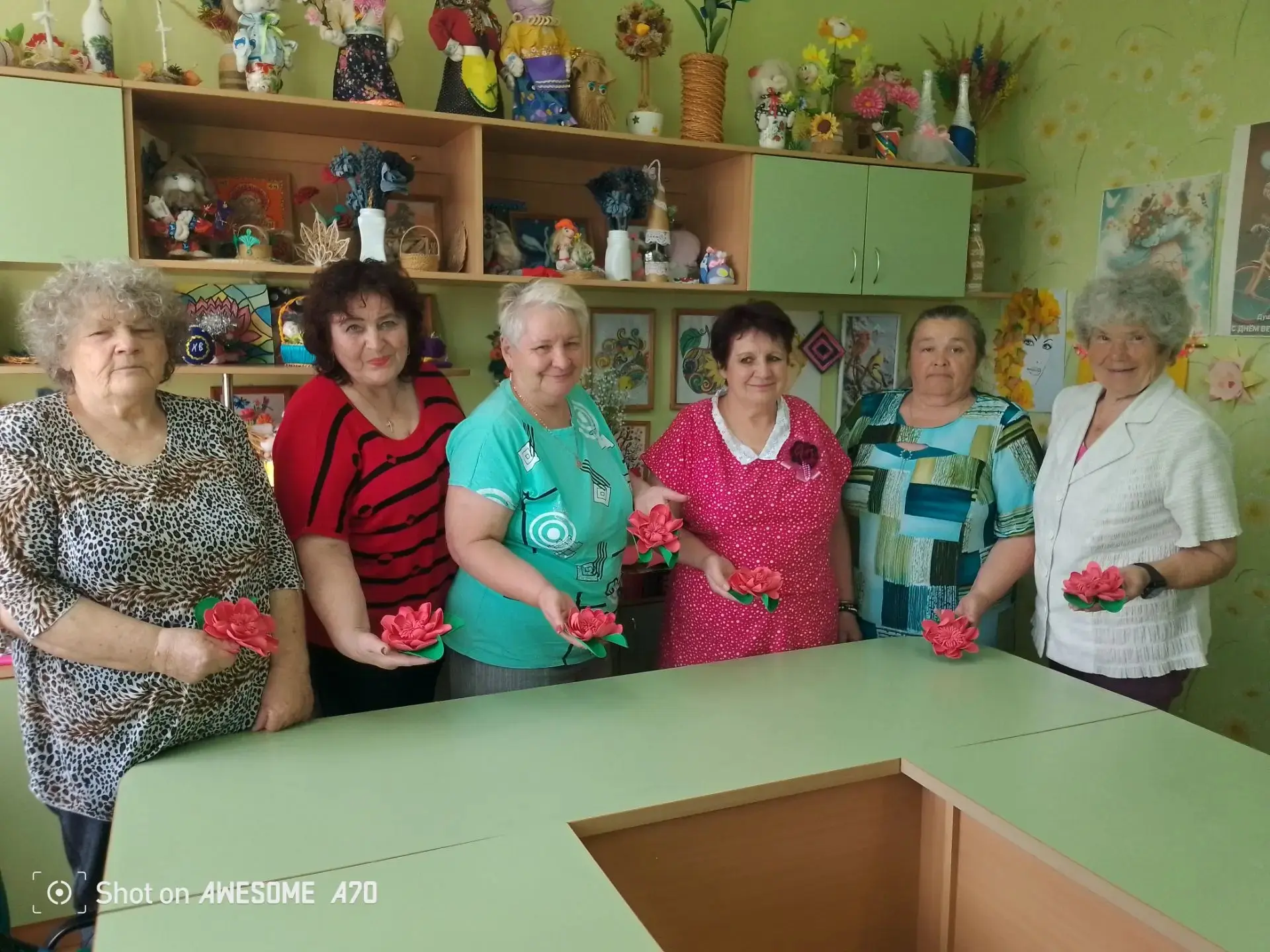 Лето - время активных посадок и украшений дачных участков. Садоводы- любители украшают свои сады раз