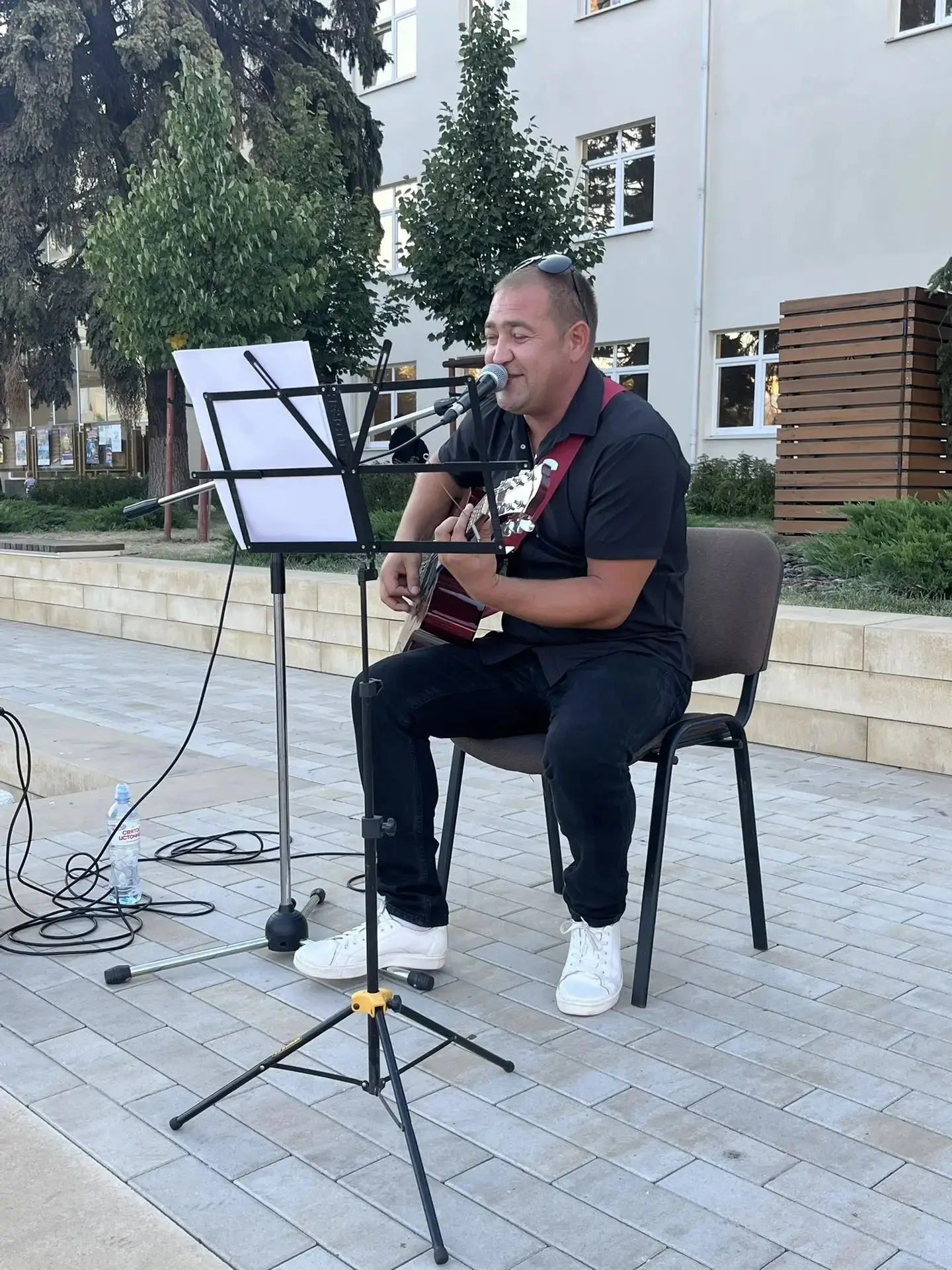 🎸 В рамках творческого проекта «Музыка белой площади» на центральной площади города вы...