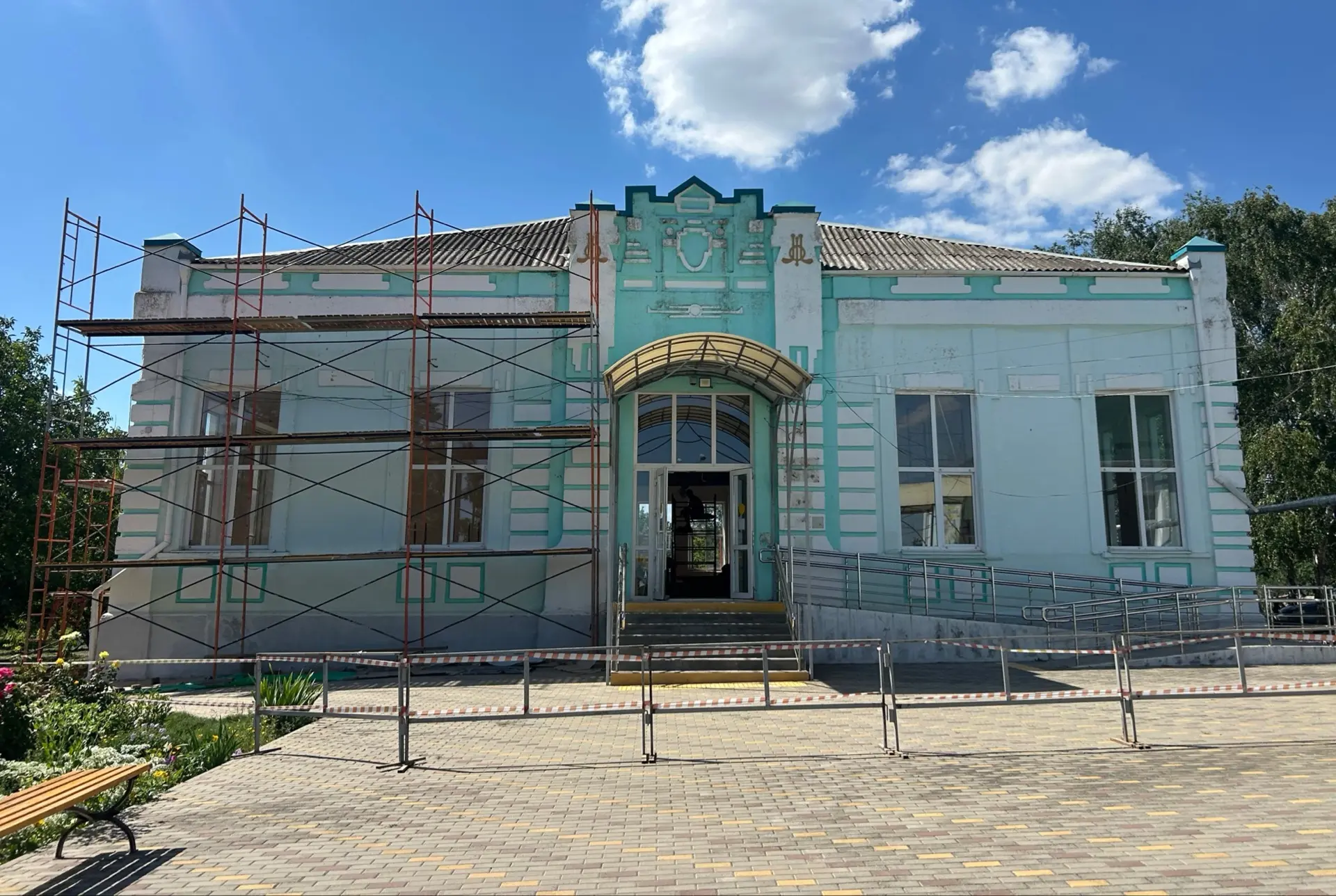 Проверил ход ремонтных и реставрационных работ в здании Детской художественной школы ст...