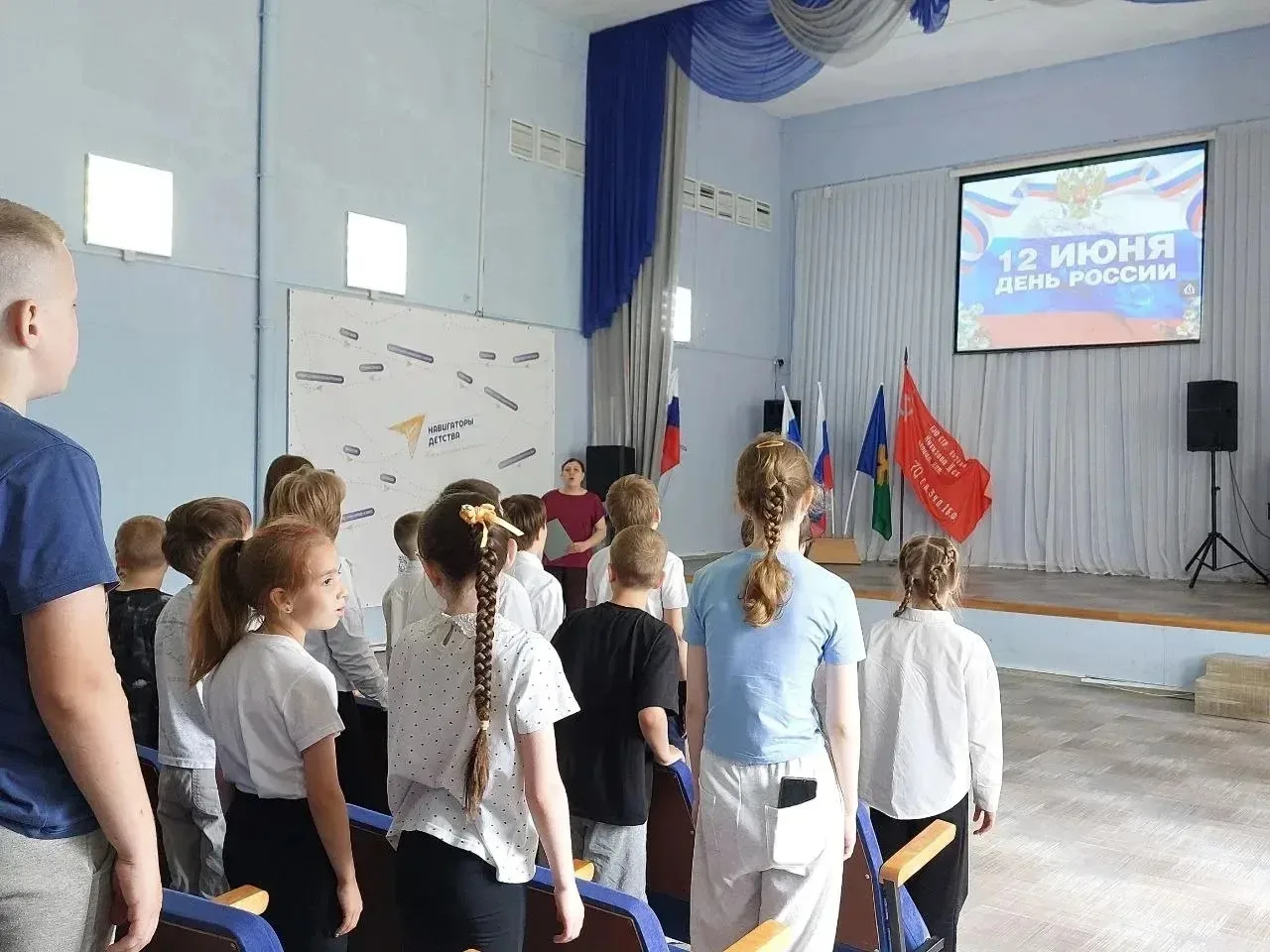 ПЕРВООТКРЫВАТЕЛИ ЛЕТА 🚀 ДЕНЬ ДЕВЯТЫЙ 🇷🇺💙

Девятый день в школьном лагере прошёл под высоким и то