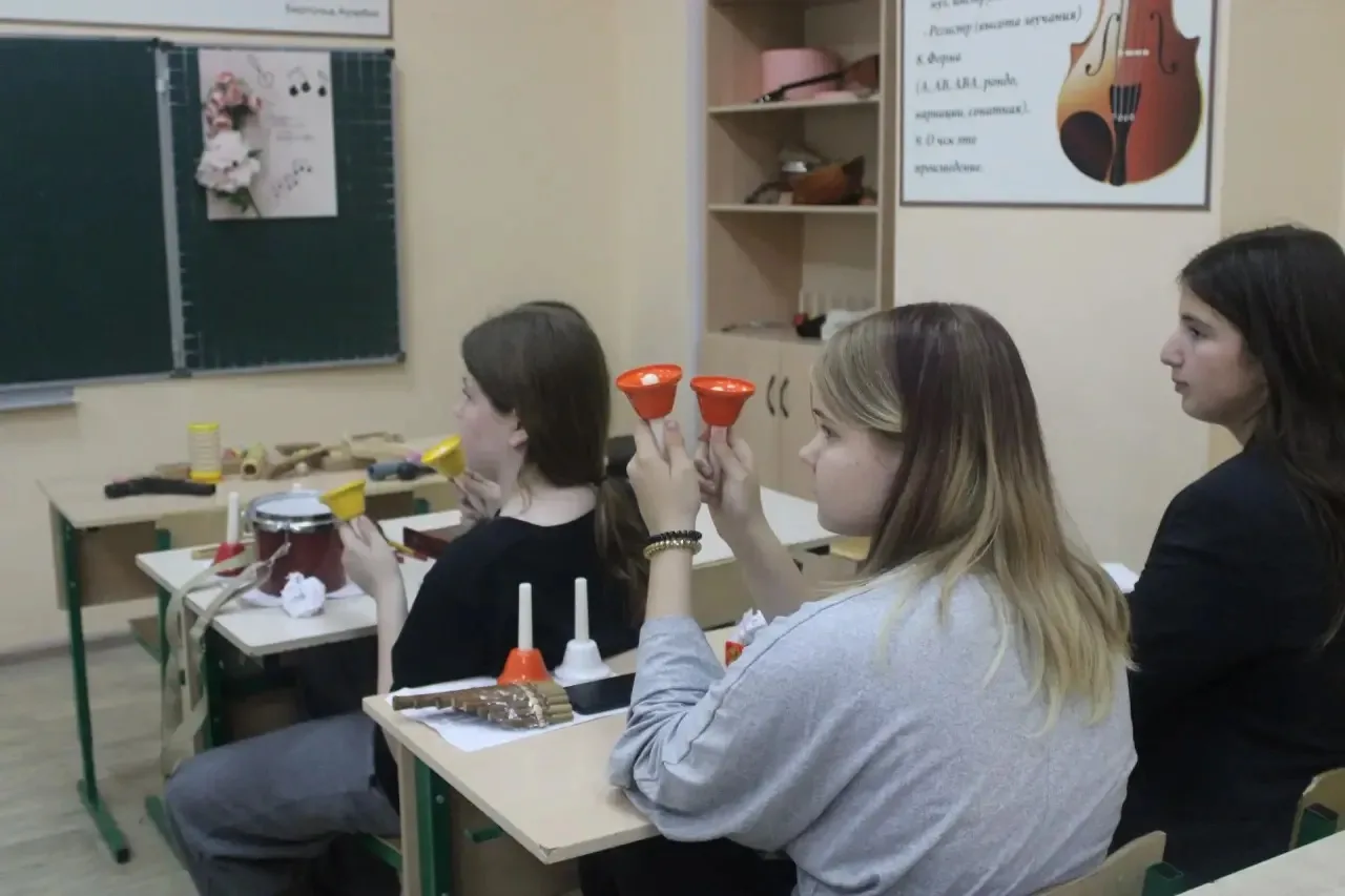 🎭 В МОУ «Гимназия №7 имени К.Д. Ушинского» в рамках проекта «Формула семейного театра:...
