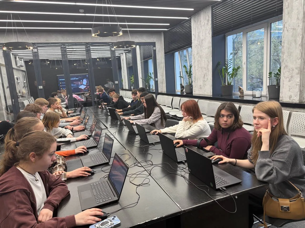 📌 Новости профориентации!  Ученики 9-х классов нашей школы посетили центр «Профессии будущего».  Это