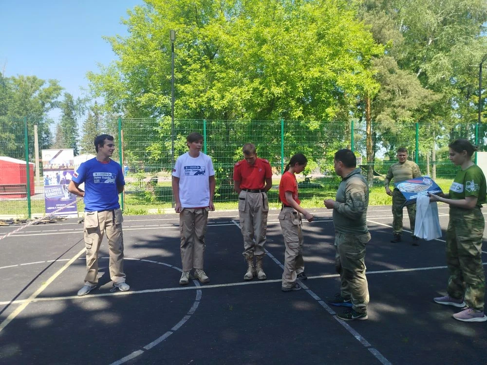 4 июня юнармейцы Камышинской школы посетили районное мероприятие  « День с Защитником».
Участников ж