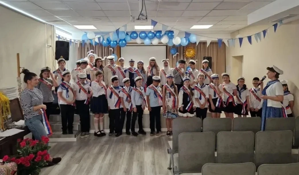 Как быстро пролетели 4 года в начальной школе! В актовом зале нашей школы (здание 2) в пятницу, 22 м