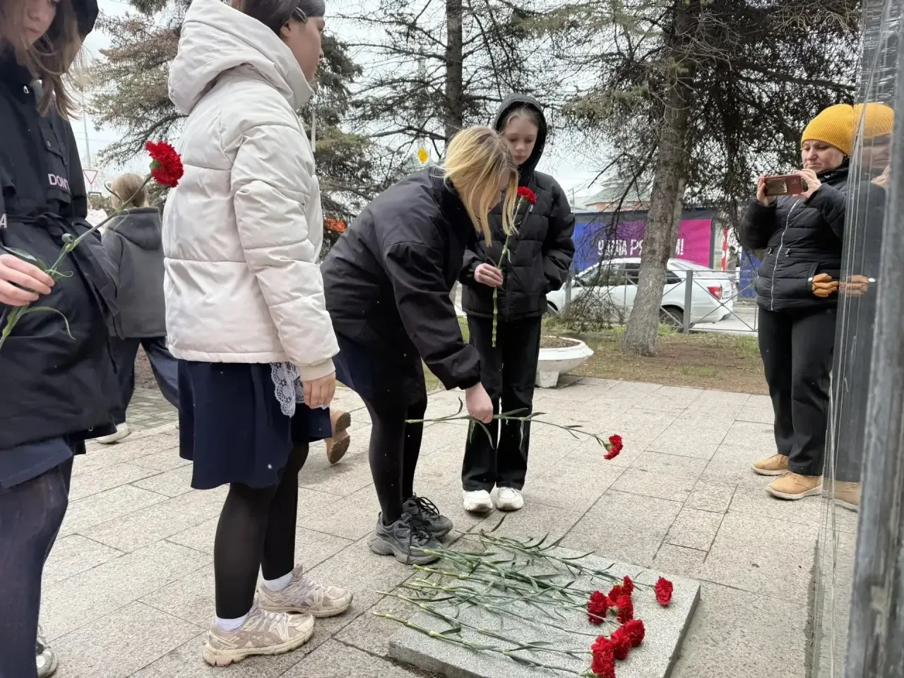 🗓 22 апреля — день рождения Владимира Ильича Ленина.  Сегодня у памятника лидеру большевиков собрали