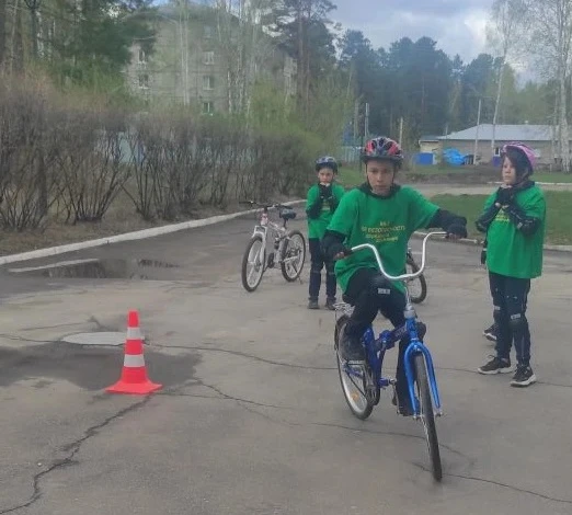 🚦 Без «кубка», но с опытом: юные инспекторы из Бутаковской школы достойно выступили на областном кон