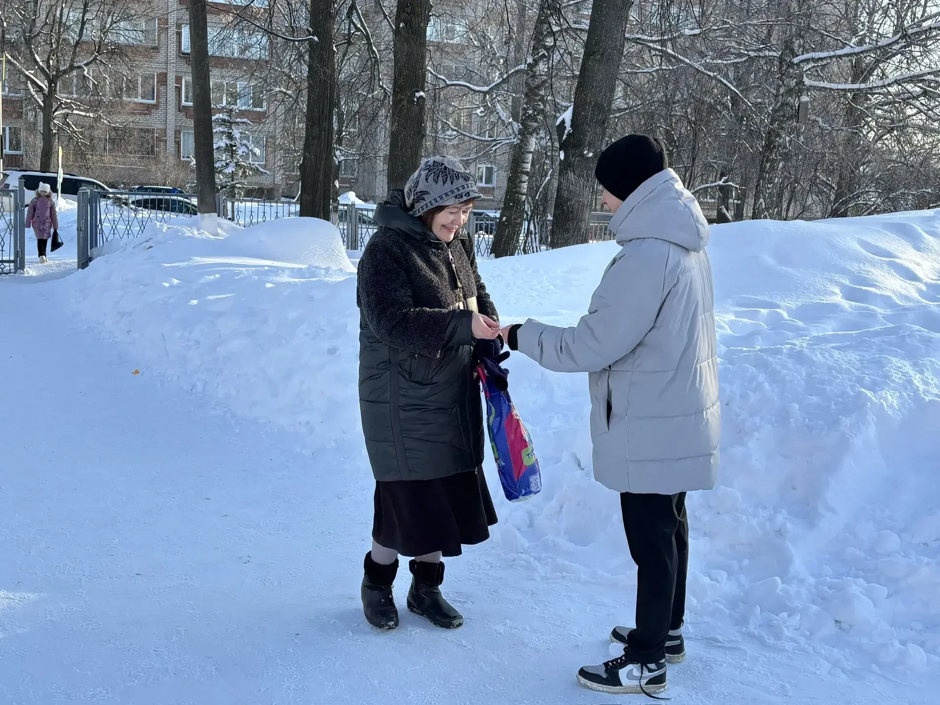 💐С 8 Марта, дорогие наши!💐 Сегодняшнее утро в нашей школе было особенным – наполненным улыбками, цве