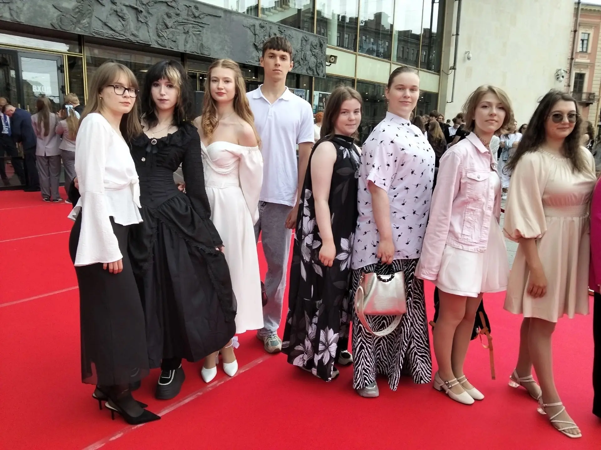 🎉✨ Сегодня особенный день для выпускников- одиннадцатиклассников! ✨🎉 Наши звёздочки отправились в 