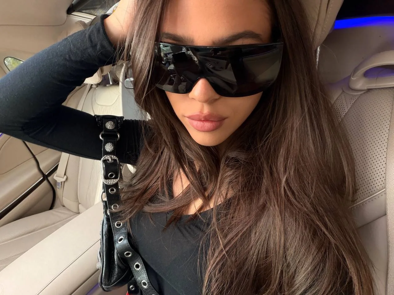 🕶️