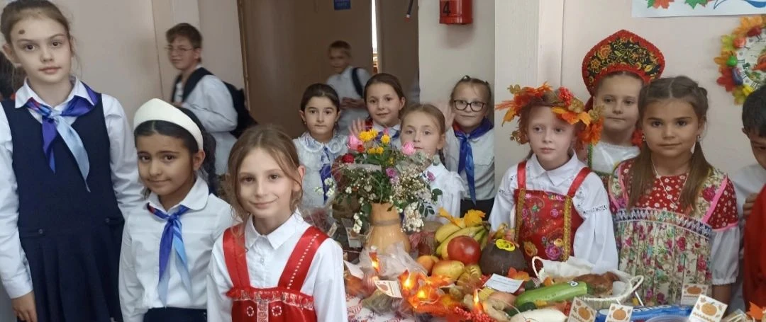 01.10 - 2" А"класс принял активное участие в школьной ярмарке"Дары осени!