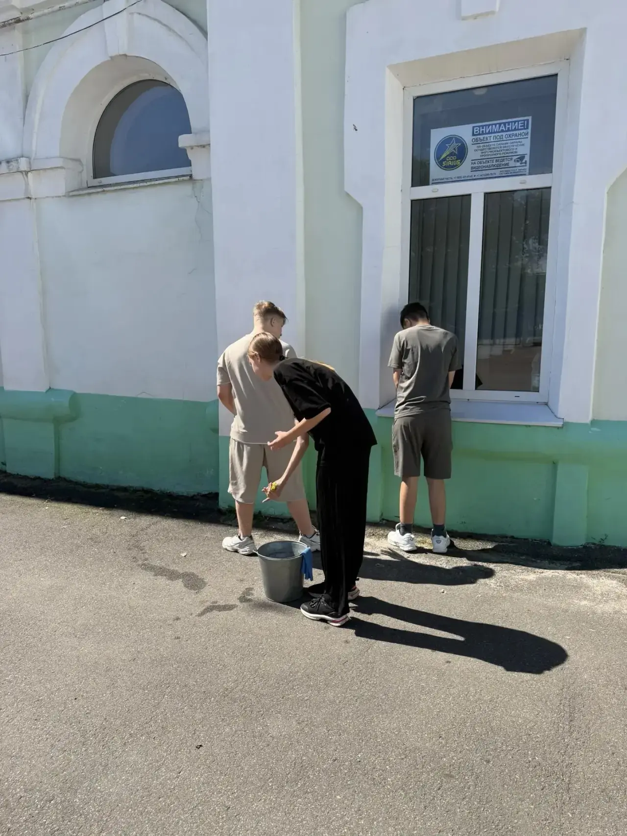 ☀️ Ещё один продуктивный день прошёл в трудовом лагере!

🧹 Ребята продолжили работу по благоустройс