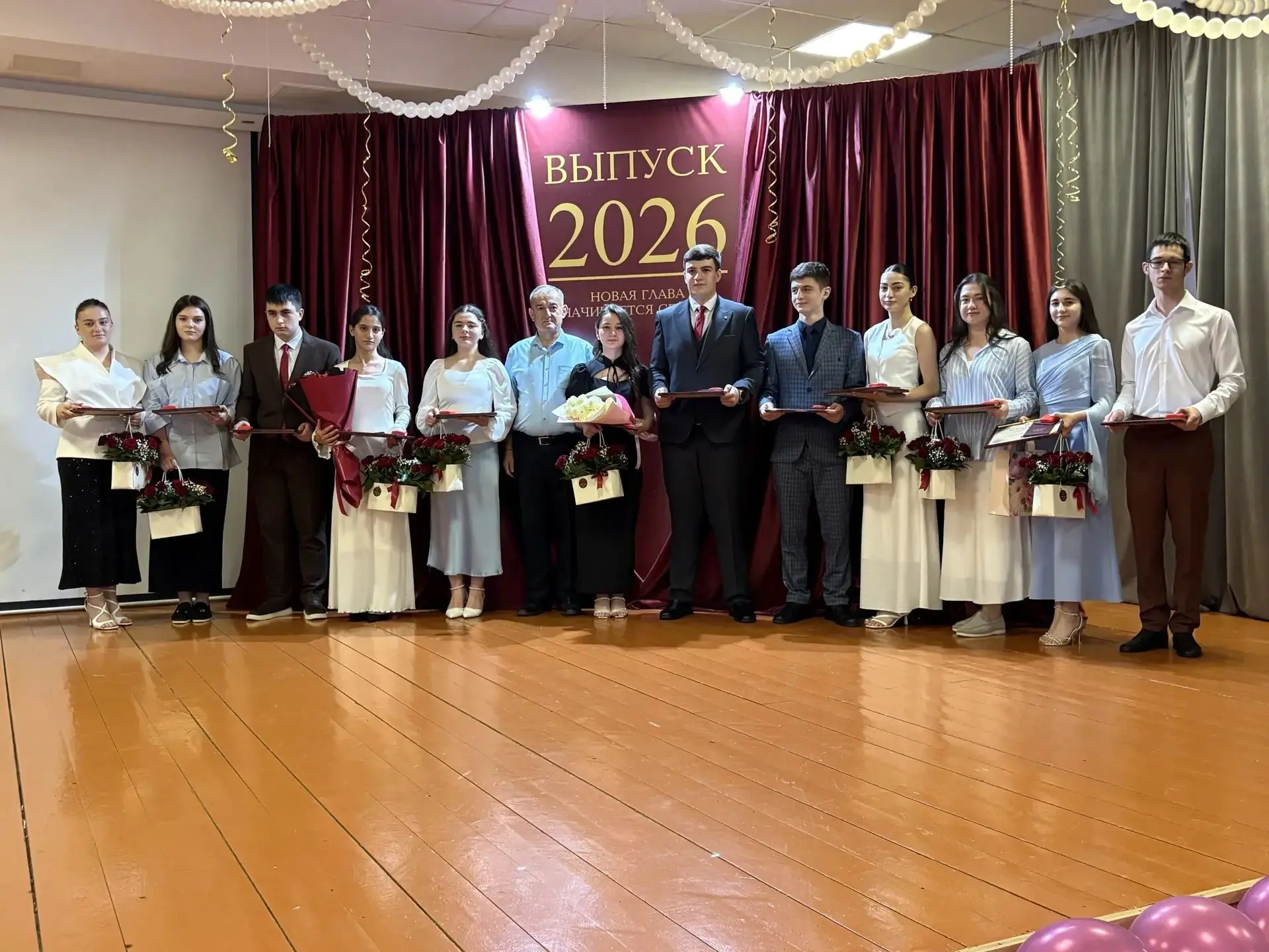 🎓 Вручение аттестатов с отличием🎓 В актовом зале школы №1 с. Чикола состоялся торжест...