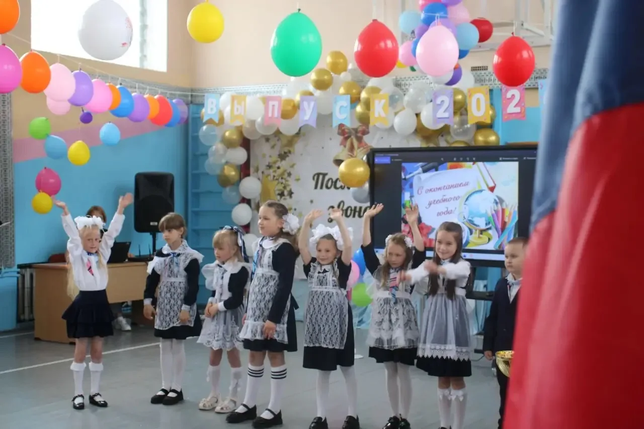 Сегодня, 29 мая 2026 года, в нашей школе прошла торжественная итоговая линейка, подводившая итоги уч