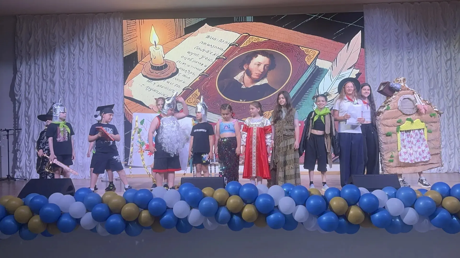 🎩Сегодня в нашем лагере царила настоящая пушкинская атмосфера! ✨

Ребята первого отряда просто поко