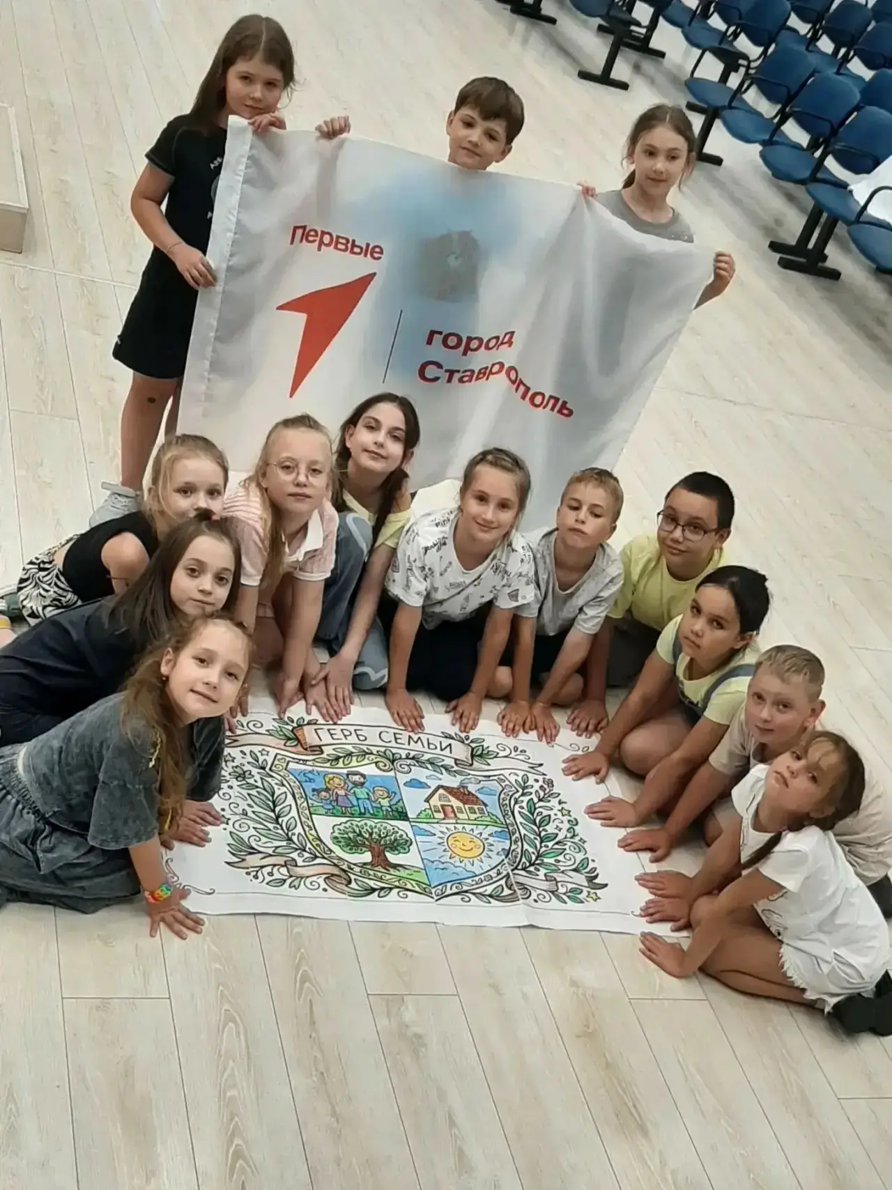 🎉"День Первых" в лагере «Парус»: тепло, творчество и единство! 🎉

Сегодня в нашем лагере прошёл ос