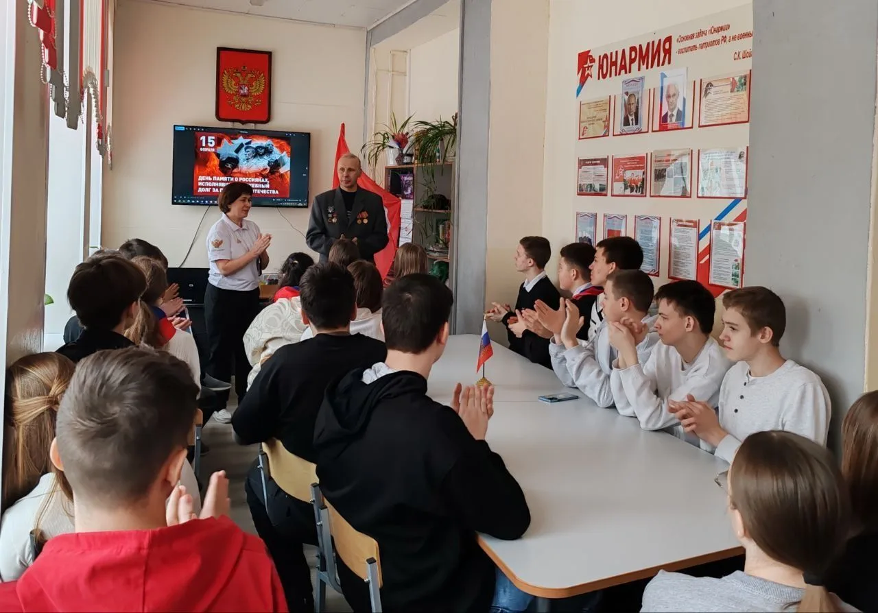 Урок Мужества «Равнение на подвиг» 🇷🇺12 февраля в МБОУ СОШ №6 в рамках мероприятий, посвящённых Дню 