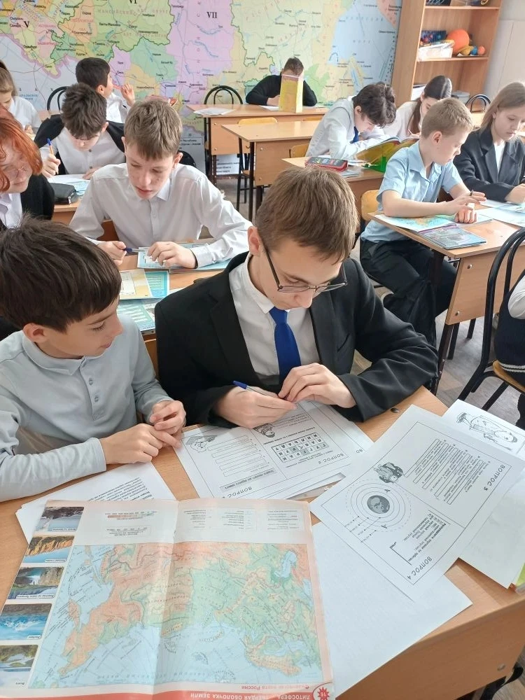День географии в 6 классе: знакомимся с Россией!🇷🇺  ✏️На этой неделе в 6-х классах прошло увлекатель