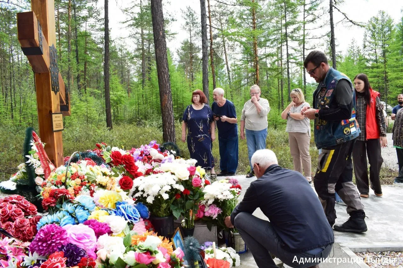 🕯 Почтили память погибших при крушении Ан-24 в Тынде

24 июля 2025 года самолет Ан-24 потерпел круш