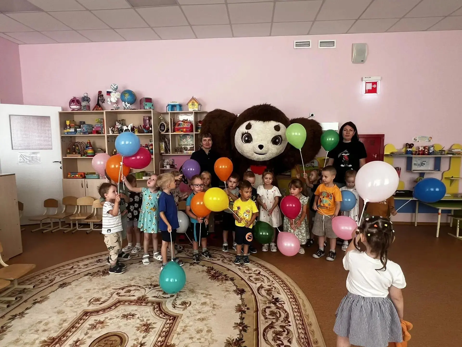 🍊 «Гена, я в гостях!»: День рождения Чебурашки в группе «Бусинка»