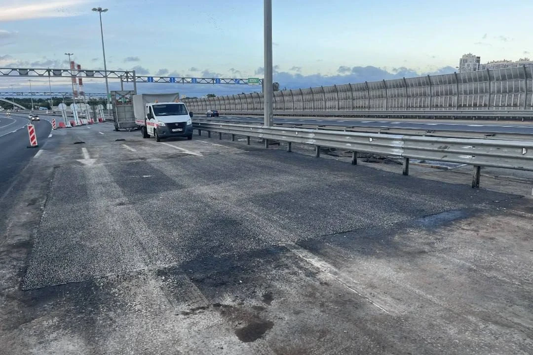 Движение на КАД в районе Мурино после ремонта огромной ямы открыли