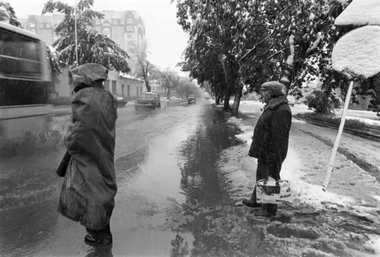 Снегопад прошел летом в Курганской области — случилось это 34 года назад.

В июне 1992 года в регион