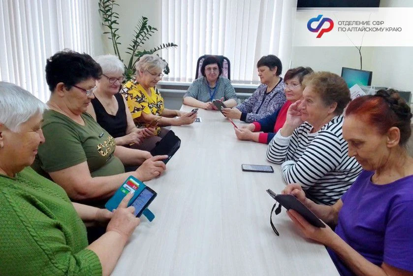 #ЭлектронныеУслугиСФР: более 700 пенсионерам Алтайского края помогли установить цифровой ID в мессен