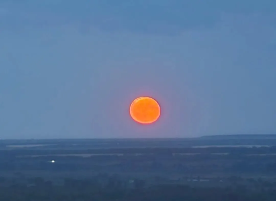 🌕 Наш корреспондент запечатлел оленью Луну

Прямо сейчас спутник окрашен в красный 😍

Самара-ГИС

