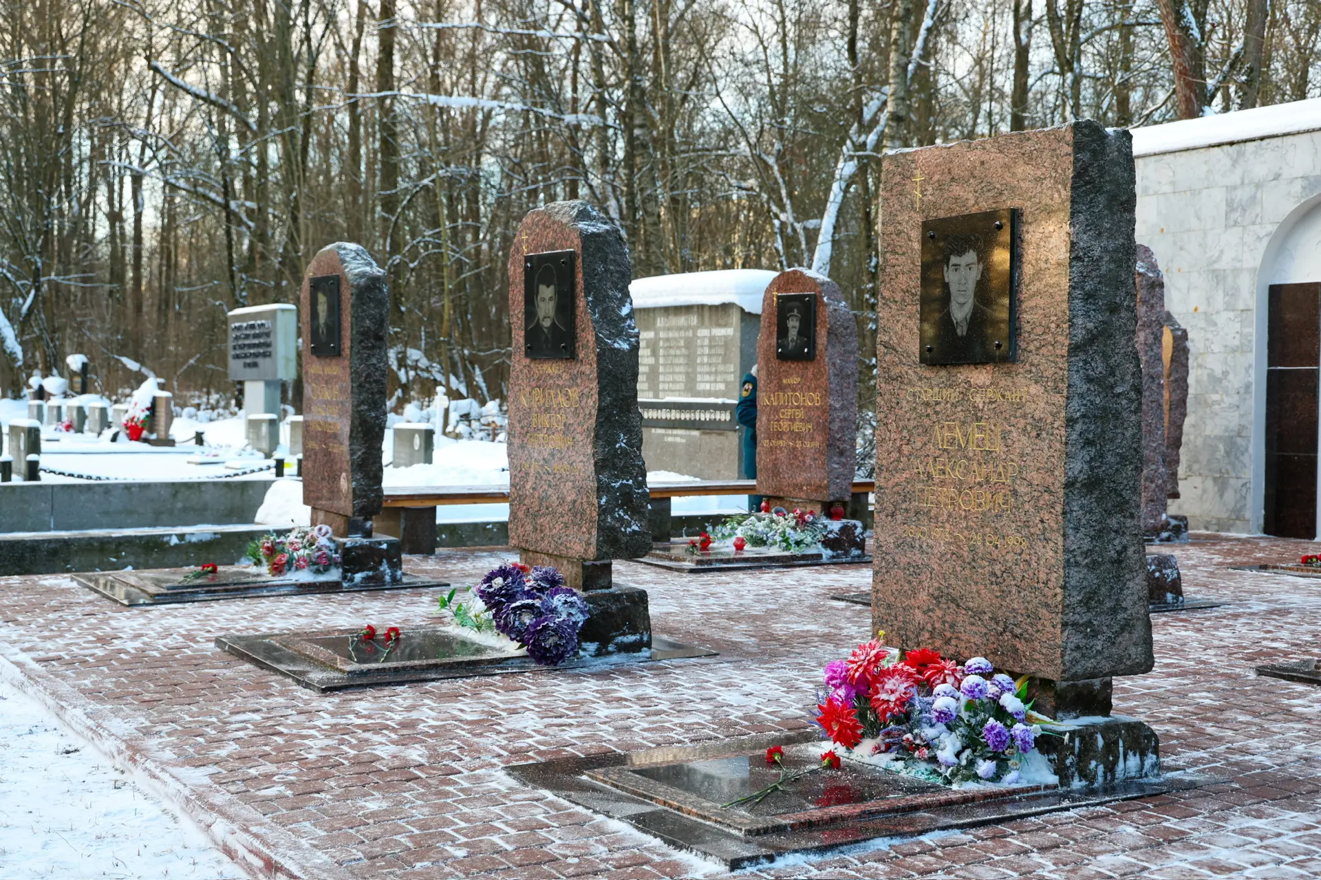 В Петербурге почтили память пожарных, погибших 35 лет назад при тушении гостиницы «Ленинград»  23 фе