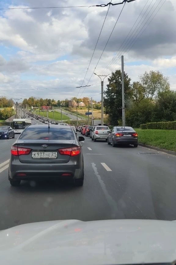 Какой идиот установил ограничение скорости в 40 км/ч на отремонтированных мостах? Уволь...