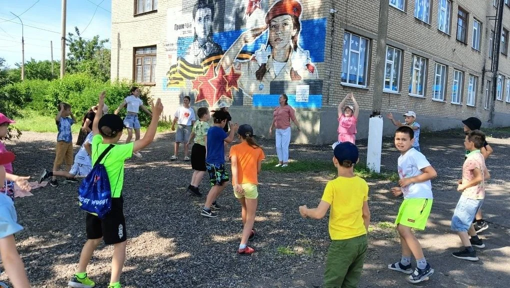 День России в ГБОУ ЛНР КСШ №6 им. У. Громовой
Сегодня, 11 июня, в ГБОУ ЛНР КСШ №6 им. У. Громовой на