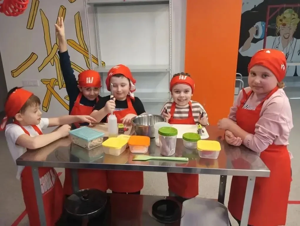 Кулинарный дебют 1 «А» класса  14 марта ученики 1 «А» класса под руководством своего классного руков