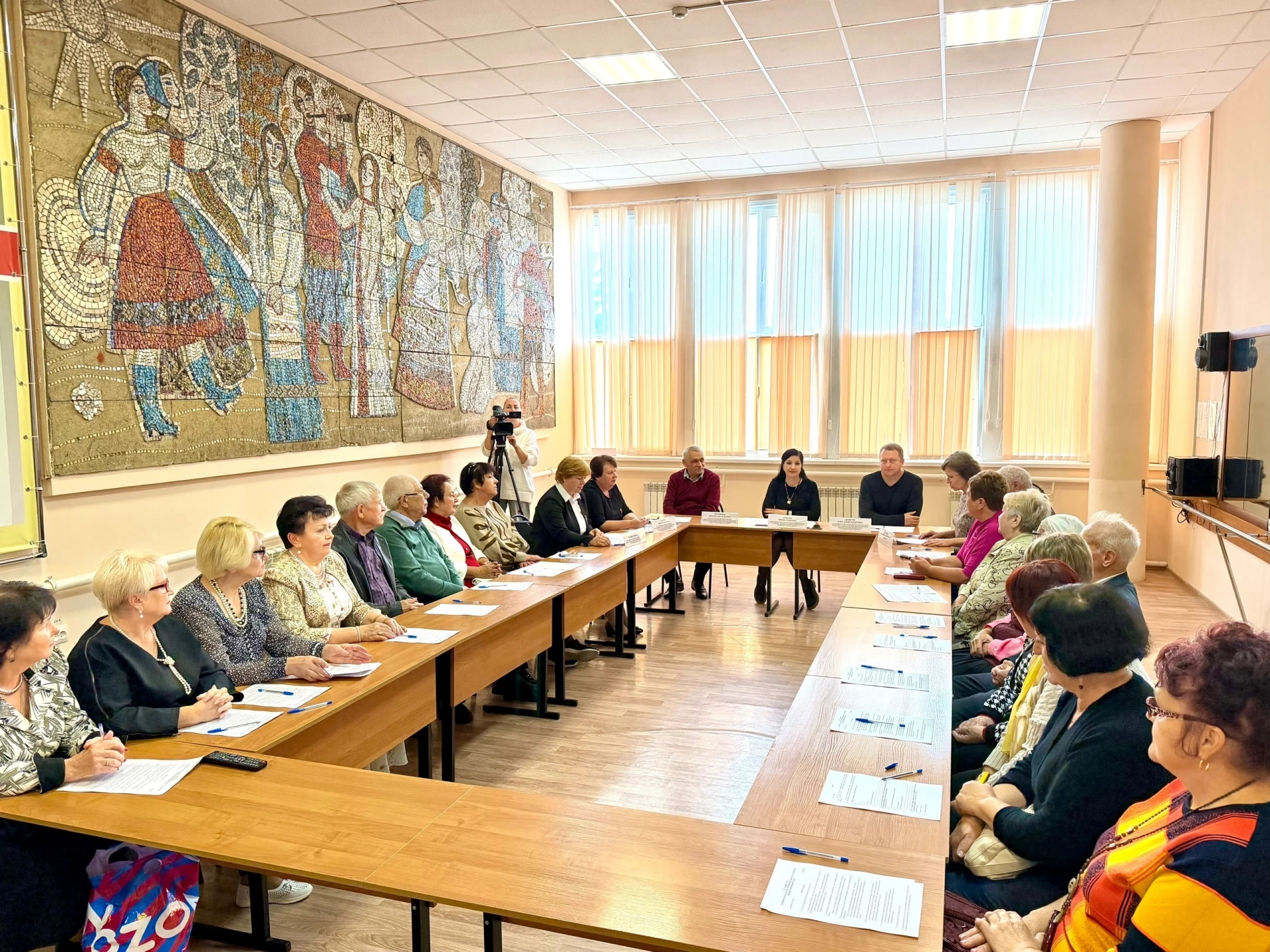 👵✨ В Жердевском муниципальном округе состоялся круглый стол «Активное долголетие: откр...