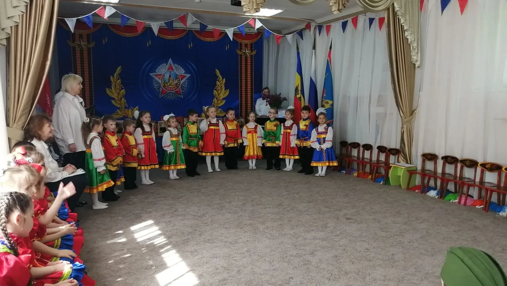 7 мая в нашем детском саду  прошёл фестиваль песен о войне «Весна на клавишах Победы», ...