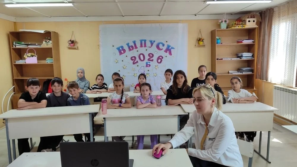 📢 «Шире круг»: мы стали ближе!
10 июня наши ребята вместе с учащимися "Анновской СОШ" и "Мальцевско
