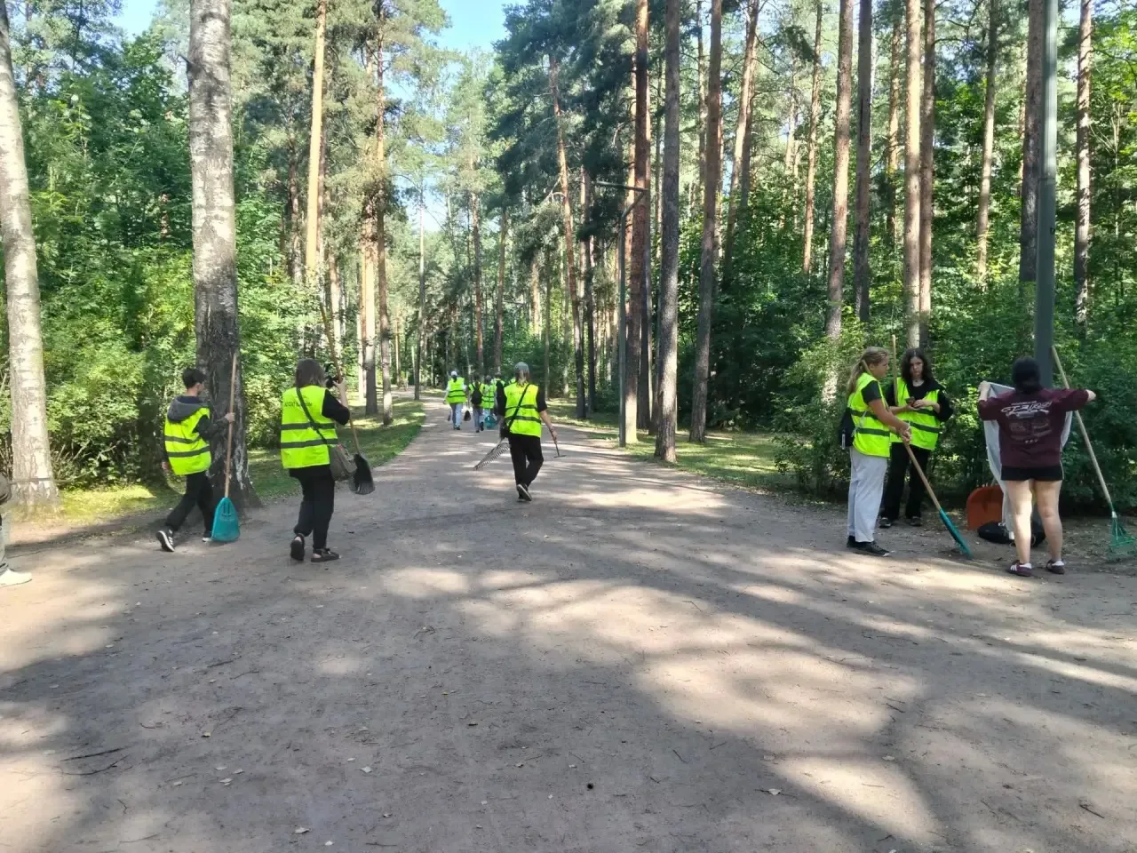 ☀️ Первая трудовая неделя августа подходит к концу, а это значит, что наши юные сотрудн...