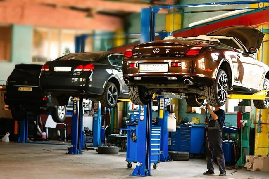 Россияне стали чаще обращаться в автосервисы из-за бензина