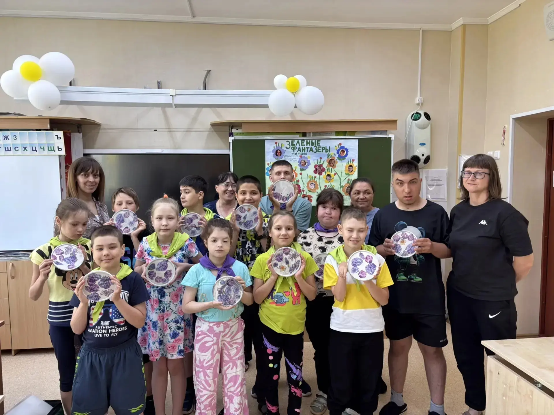 ‎☀️ Увлекательные дни в нашем лагере продолжаются!
‎
‎Мастер‑класс по декупажу провела Динара Галике
