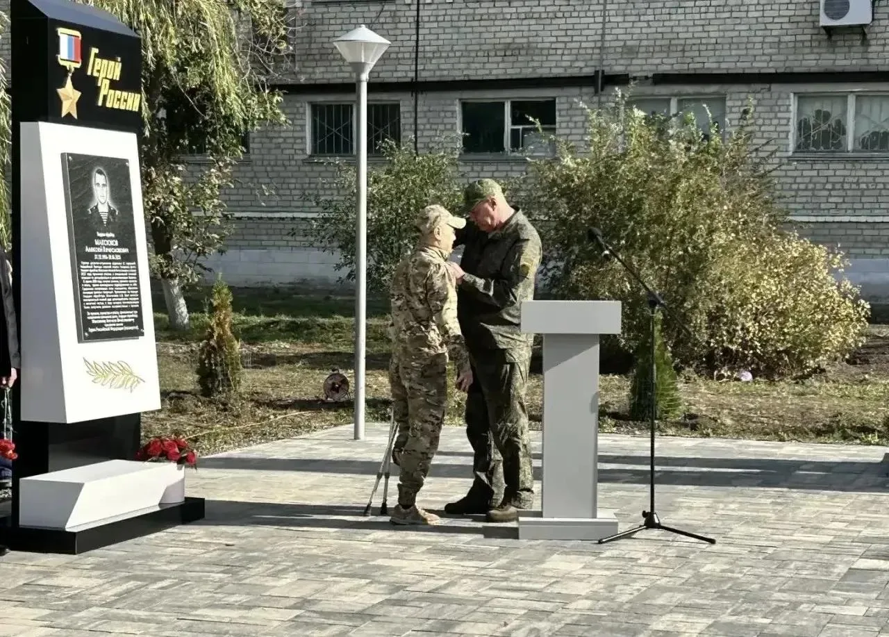 В День воссоединения регионов краснокутским участникам СВО вручили награды