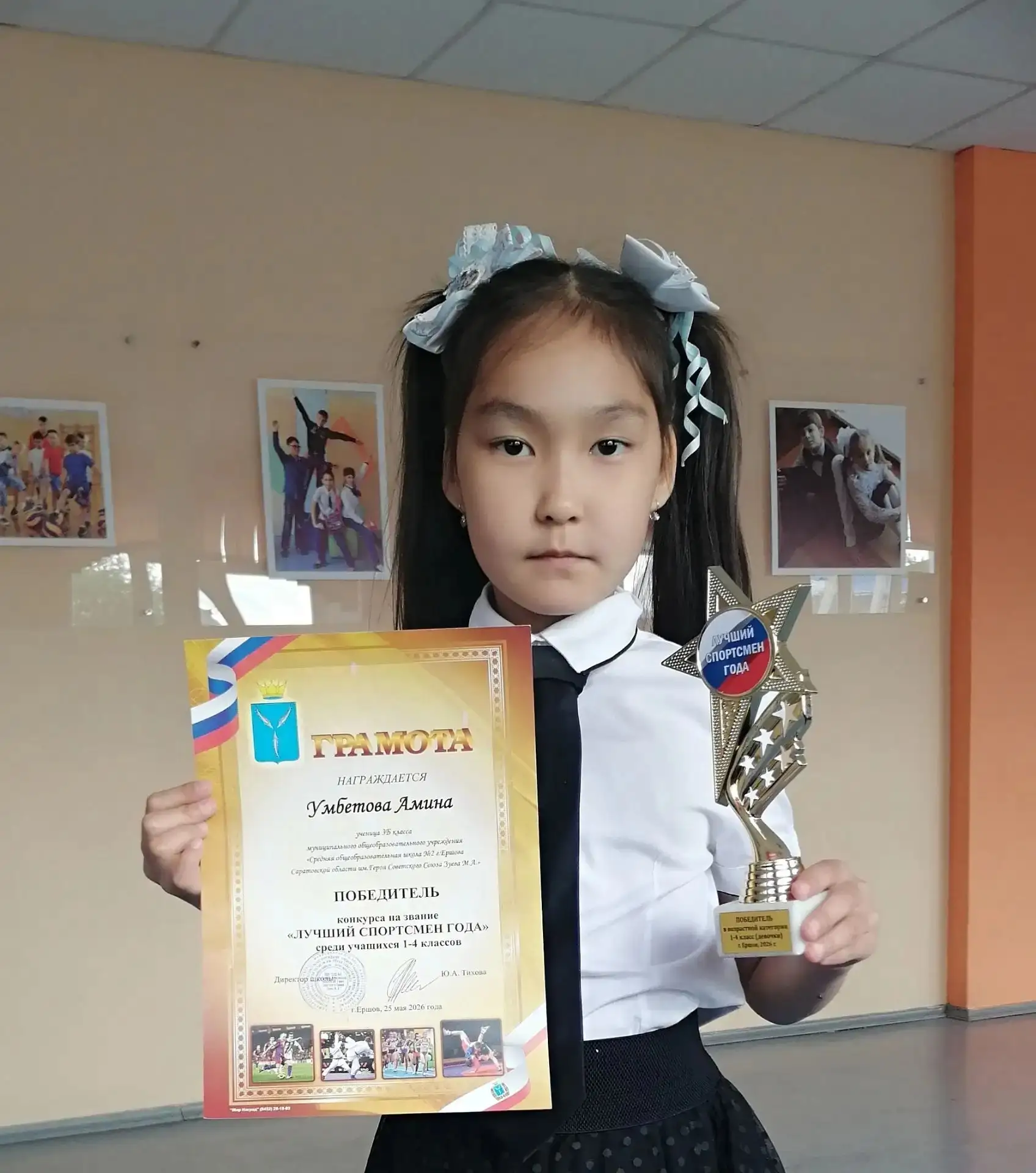 Моя стихия – вода💧

Давайте знакомится.
👋Меня зовут Умбетова Амина, мне 10 лет. Я, участница межму