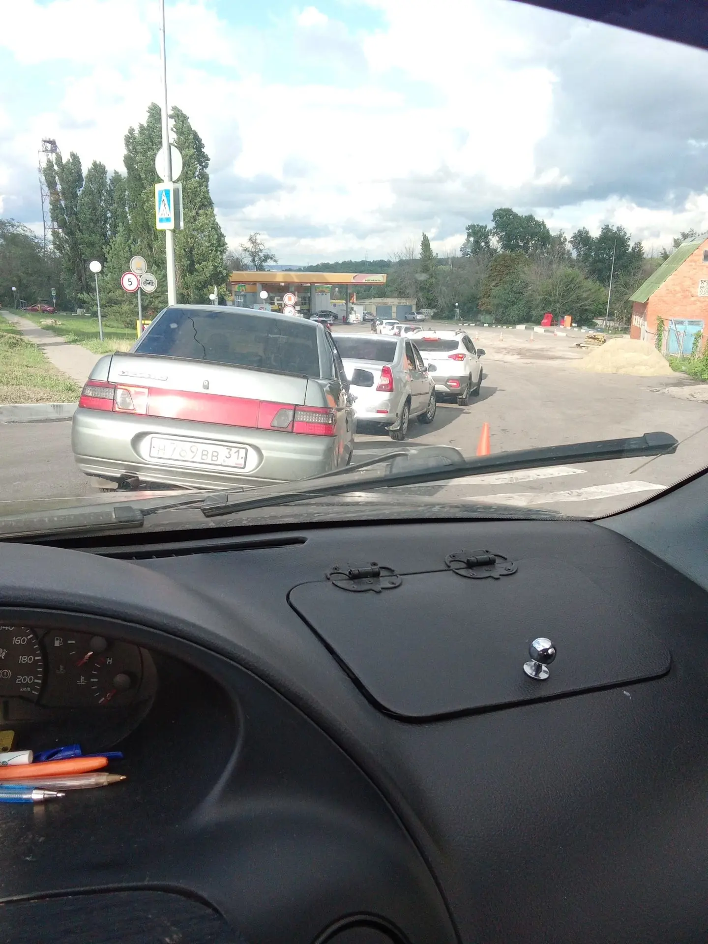 Кажется это единственная рабочая заправка  в Белгороде