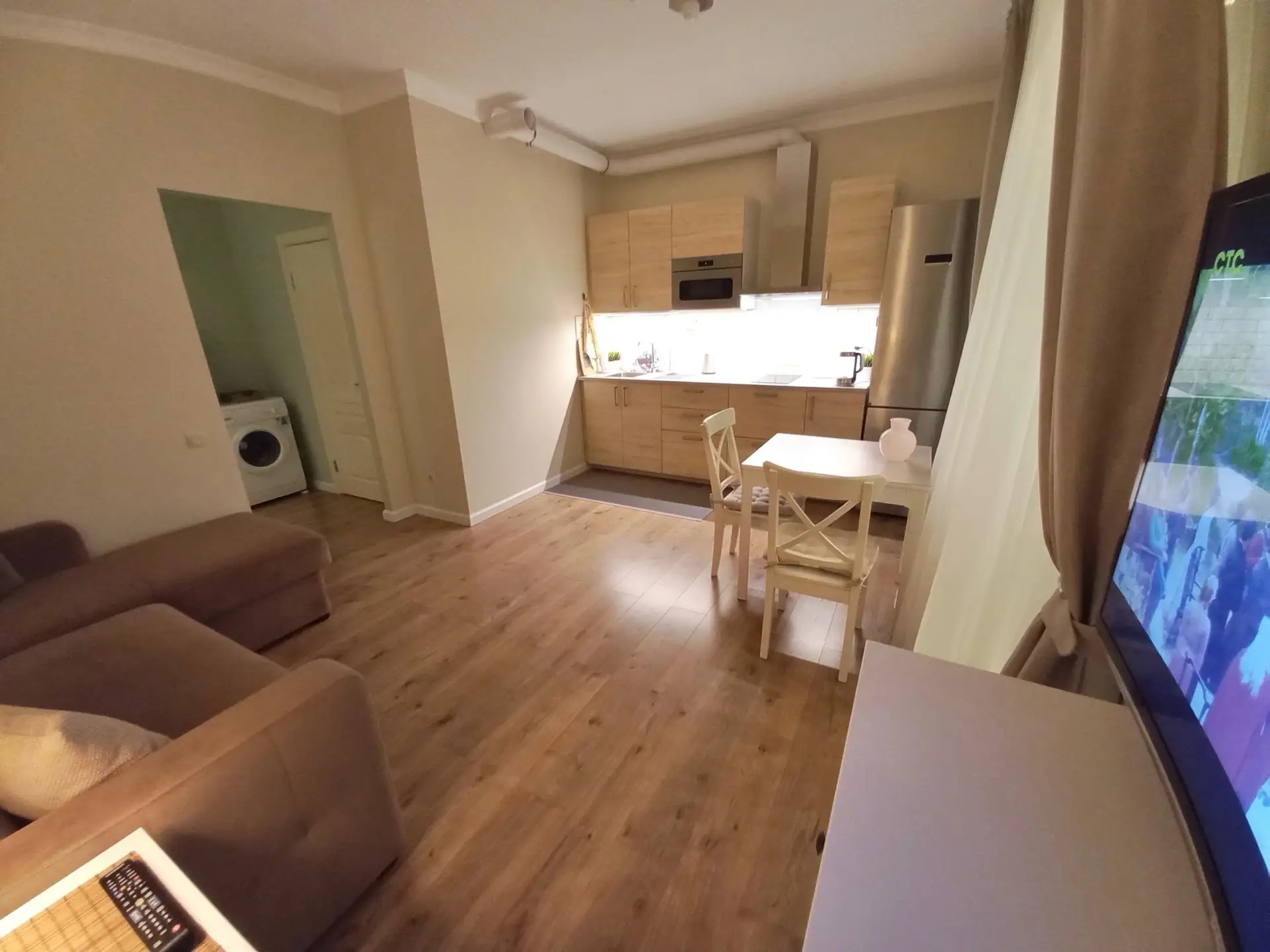🏡 С 1 июля будет сдаваться тёплая студия S=26 м2 с 6-метровым балконом в Кудрово на Пражской улице.