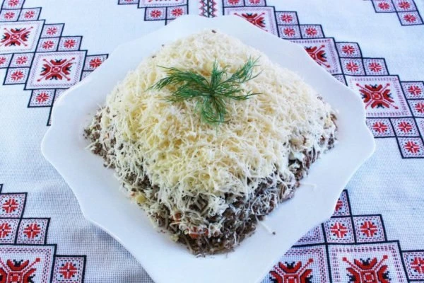 МУЖСКОЙ КАПРИЗ #салат 

Ингредиенты:
 Говядина варёная - 300 гр
 Шампиньоны маринованные - 250 гр
 М
