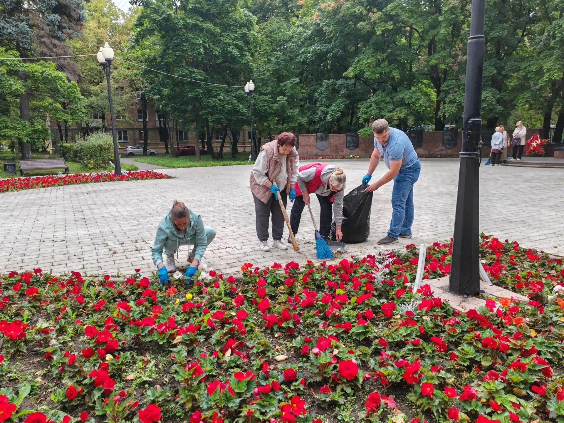 В преддверии Дня города Москвы представители районного Совета ветеранов, управы района ...