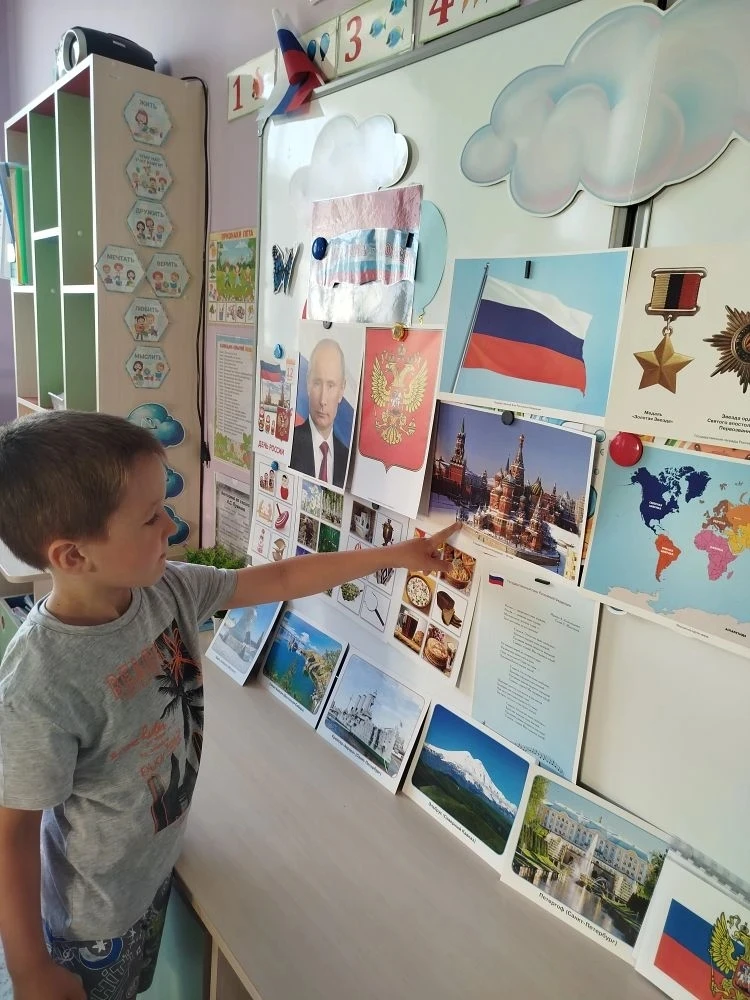 Мы знаем их немало, самых. разных,
Но день России, день родной страны,
Для нас, конечно, – самый гла