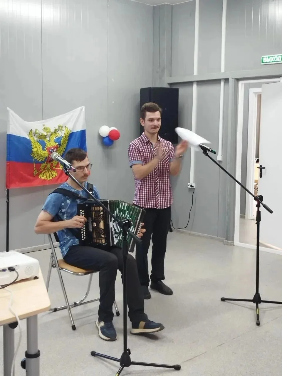 12 июня в МКДЦ д.Кудашево Кимовского района  прошла концертная программа «С любовью и верой в Россию