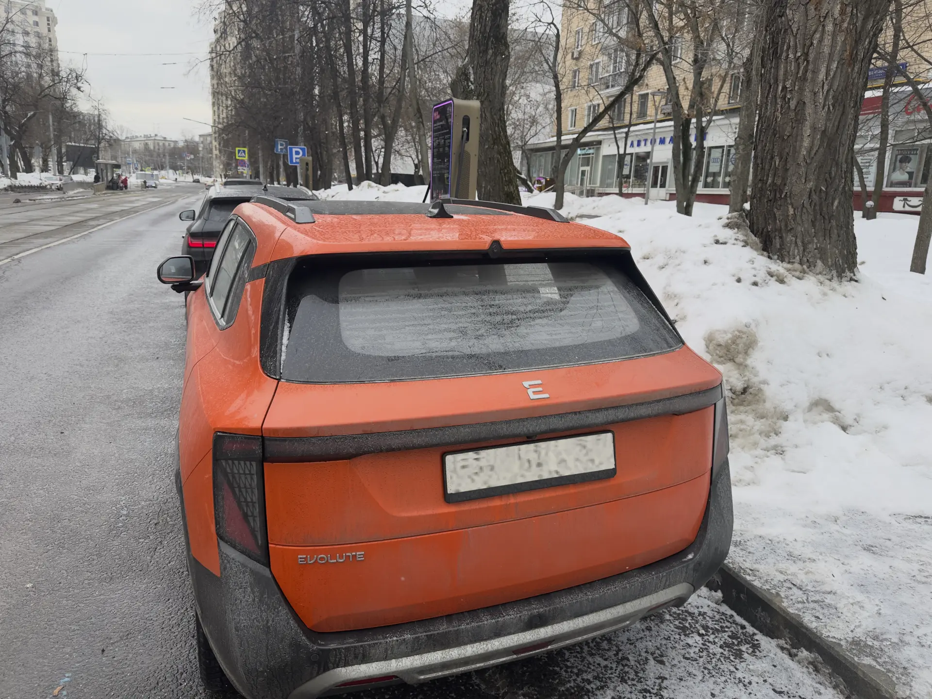 👨‍🔧 Нужен ли задний дворник? Мысли водителей  Вот человек ездит на электрокаре Evolute i-Joy второго