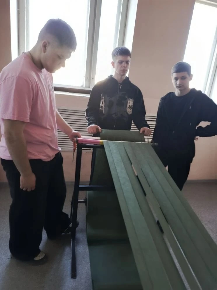 🪢🎓 Плетём добро руками! 🌊🧡  Волонтёры Клинцовского филиала ГАПОУ "Брянский техникум энергомашиностро