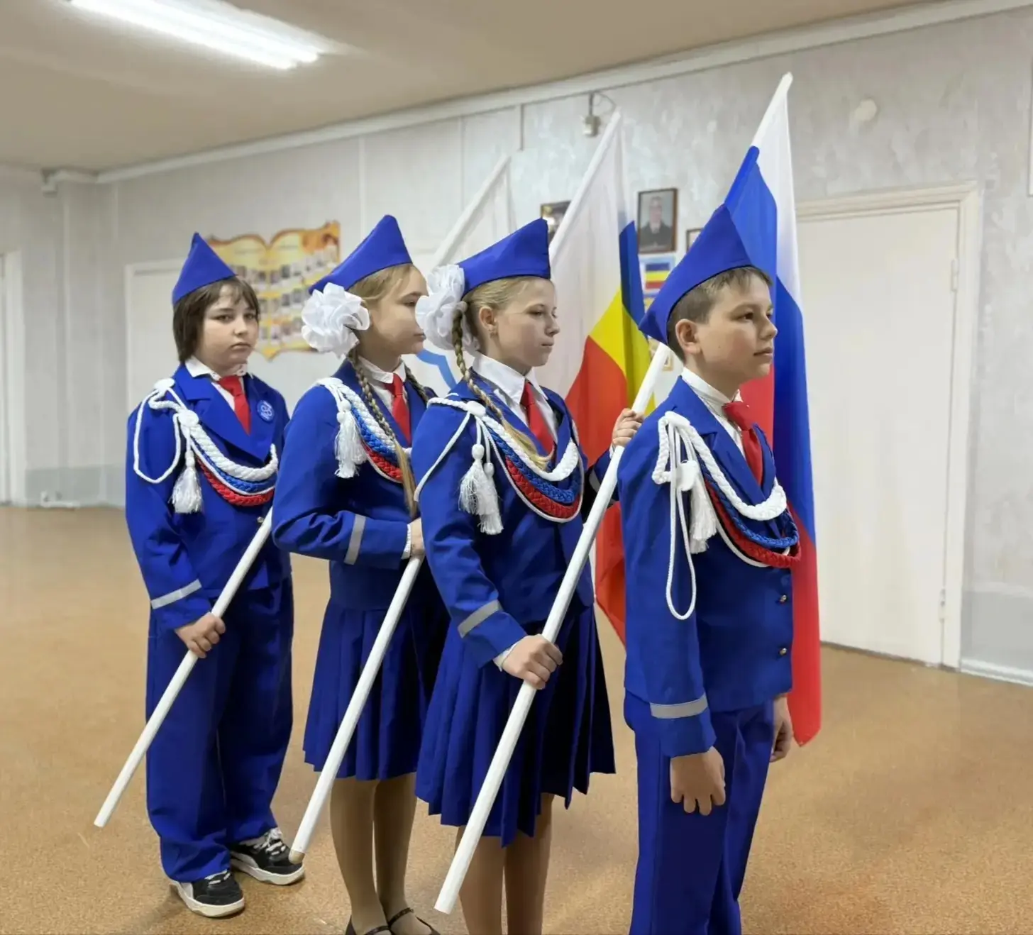 🇷🇺ТОРЖЕСТВЕННАЯ ЦЕРЕМОНИЯ ВЫНОСА ФЛАГА И ИСПОЛНЕНИЯ ГИМНА РОССИЙСКОЙ ФЕДЕРАЦИИ🇷🇺 27 апреля 2026 года