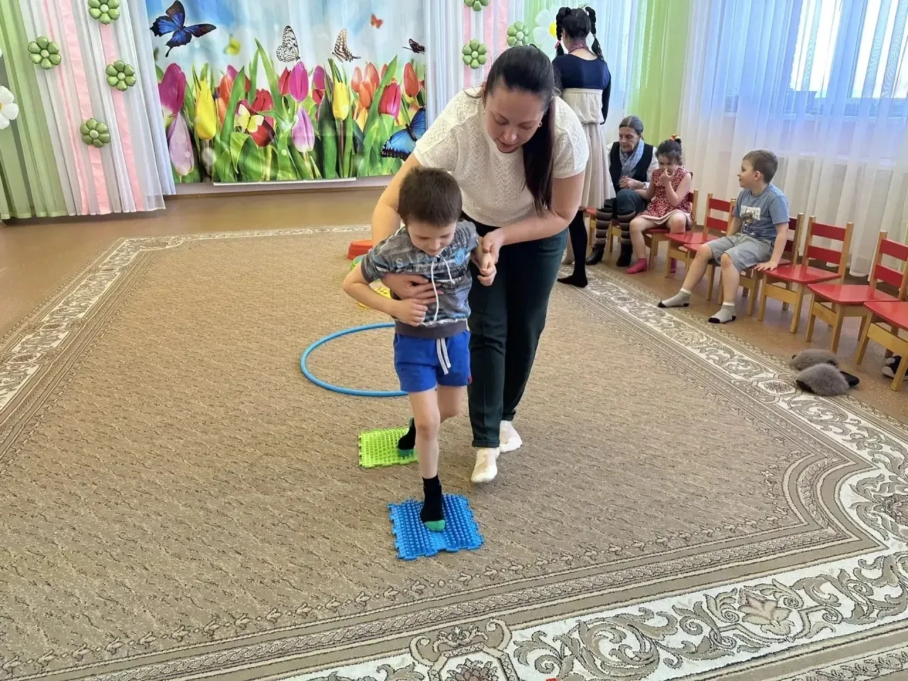 В МБОУ ЦО 30 в группе компенсирующей направления для детей с ТМНР был проведен досуг «День Смеха». В